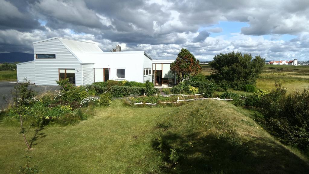 Eyvindarholt Guesthouse Álftanes Eksteriør bilde